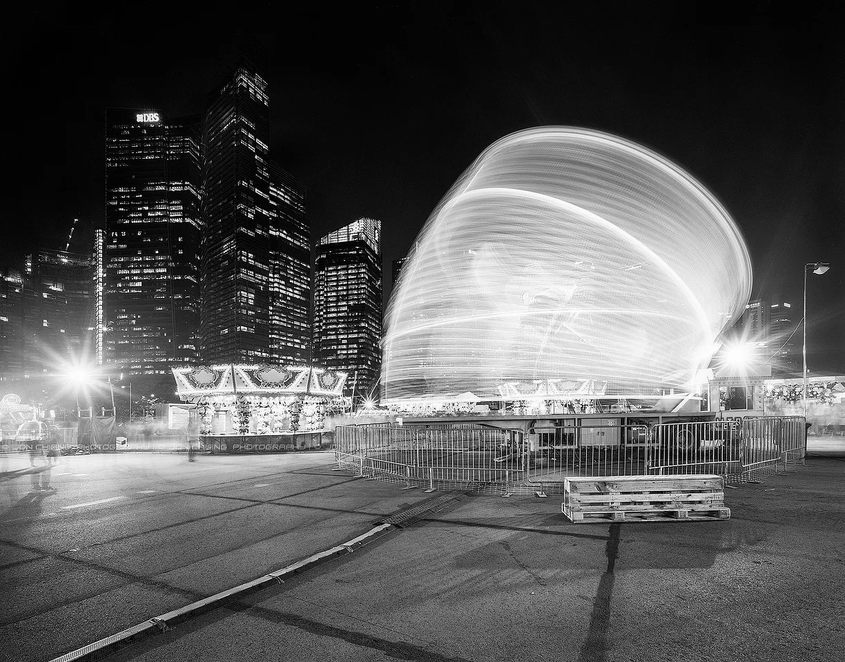 Black and white, long exposure, movement drawn as line.