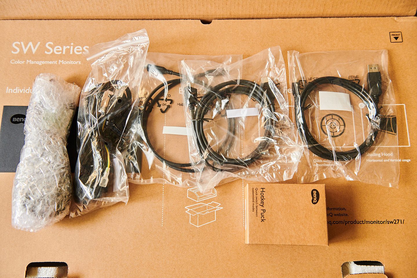 BenQ SW271 cables and accessories